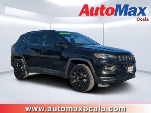 Used 2024 Jeep Compass Latitude image 1