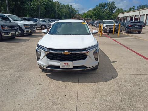 Used 2025 Chevrolet Trax LT w/ LT Convenience Package FWD image 5