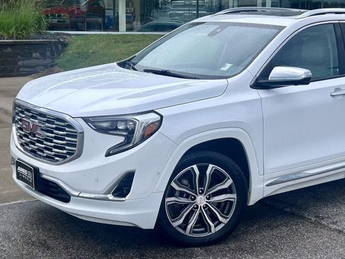 Used 2019 GMC Terrain Denali w/ Advanced Safety Package AWD/4WD image 2