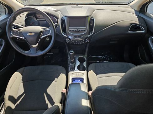 Used 2017 Chevrolet Cruze LT FWD image 18