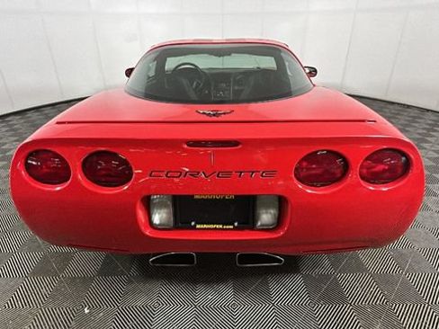 Used 2004 Chevrolet Corvette Coupe RWD image 3