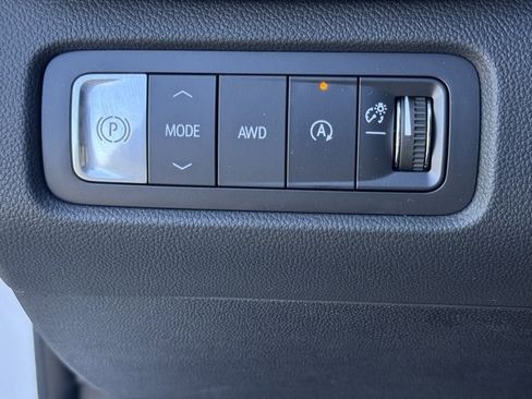 Used 2024 GMC Acadia Denali w/ Super Cruise Package image 27