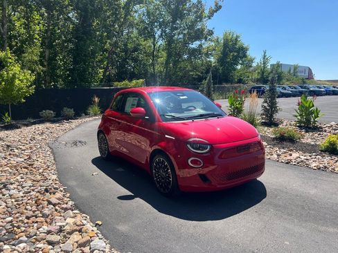 Used 2024 FIAT 500 e (RED) image 7