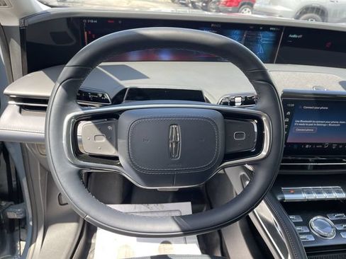 Used 2025 Lincoln Nautilus Reserve AWD/4WD image 14