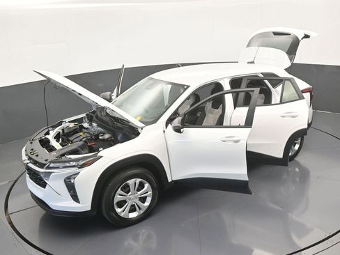 Used 2024 Chevrolet Trax LS w/ Driver Confidence Package image 60