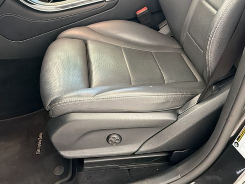 Used 2021 Mercedes-Benz GLC 300 4MATIC image 15
