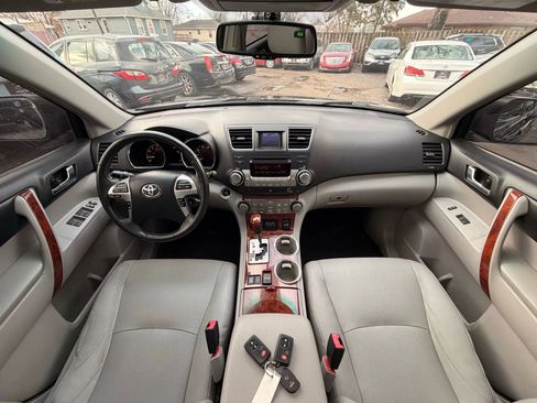 Used 2011 Toyota Highlander Limited w/ Tow Pkg image 29