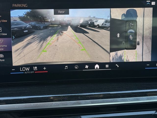 Used 2025 BMW X7 xDrive40i w/ M Sport Package AWD/4WD image 17
