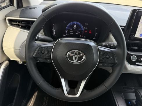 Used 2026 Toyota Corolla Cross LE w/ Moonroof Package FWD image 13