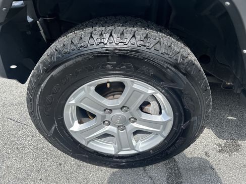 Used 2021 Jeep Wrangler Sport AWD/4WD image 11
