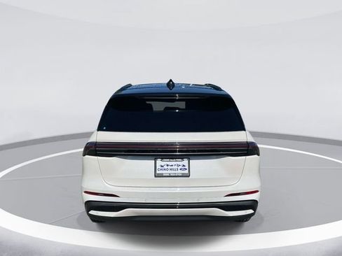 Used 2025 Lincoln Nautilus Black Label w/ Jet Appearance Package AWD/4WD image 5