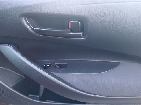 Used 2022 Toyota Corolla LE image 16