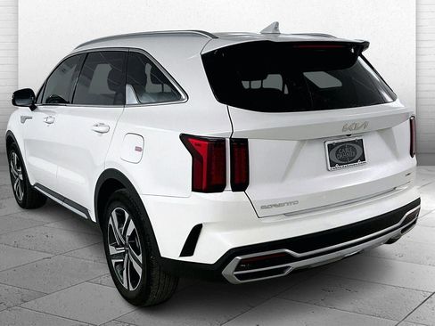 Used 2023 Kia Sorento EX image 4