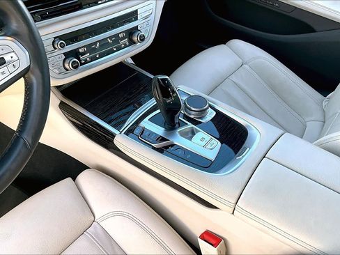 Used 2022 BMW 740i w/ M Sport Package image 16