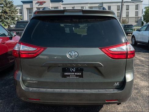 Used 2018 Toyota Sienna LE AWD/4WD image 6