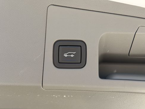 Certified 2023 Cadillac XT5 Premium Luxury FWD image 11