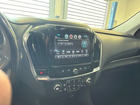 Used 2019 Chevrolet Traverse LT FWD image 4