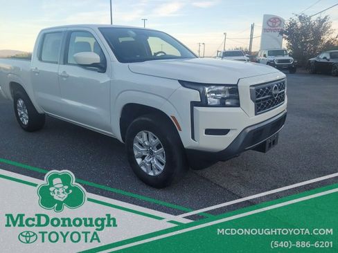 Used 2023 Nissan Frontier SV image 4