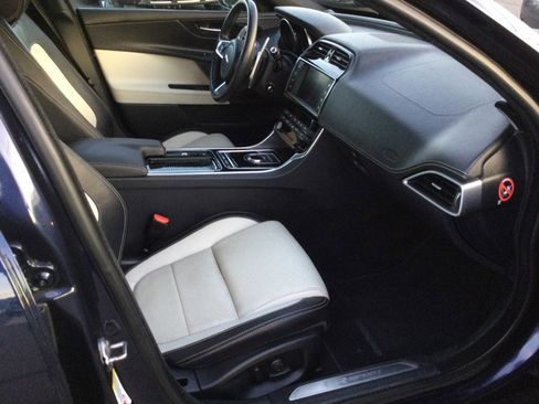 Used 2018 Jaguar XE R-Sport image 22