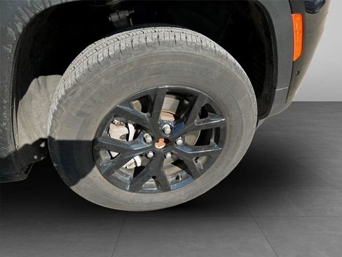 Used 2024 Jeep Grand Cherokee L Laredo image 35