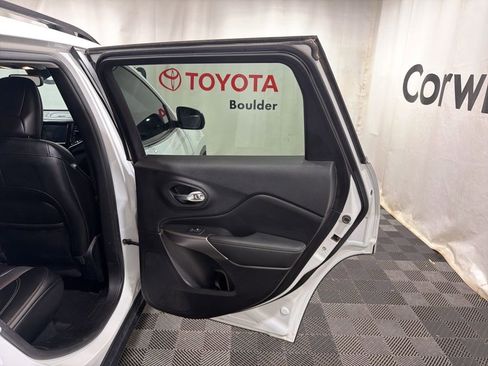 Used 2022 Jeep Cherokee Limited image 13