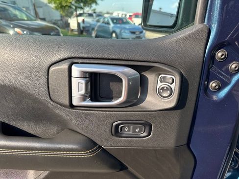 Used 2025 Jeep Wrangler Unlimited Sahara AWD/4WD image 10