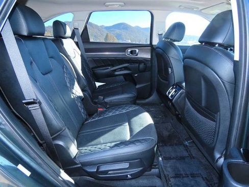 Used 2022 Kia Sorento SX Prestige image 22