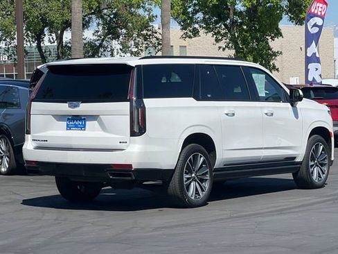 Used 2024 Cadillac Escalade ESV Sport Platinum w/ LPO, ONYX Package image 4