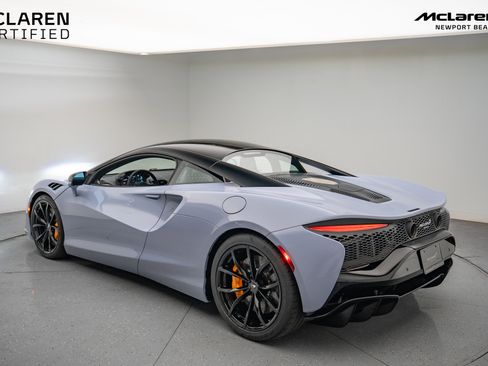 Used 2024 McLaren Artura image 15