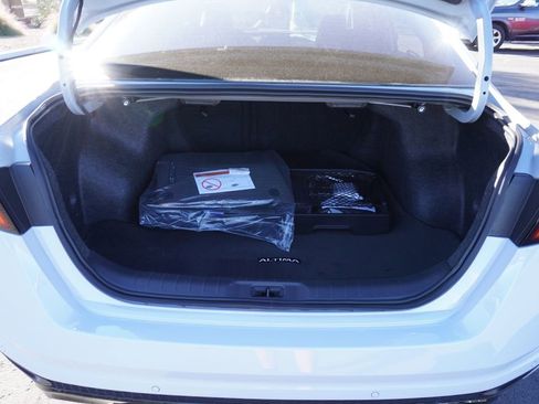 Certified 2025 Nissan Altima 2.5 SR image 8