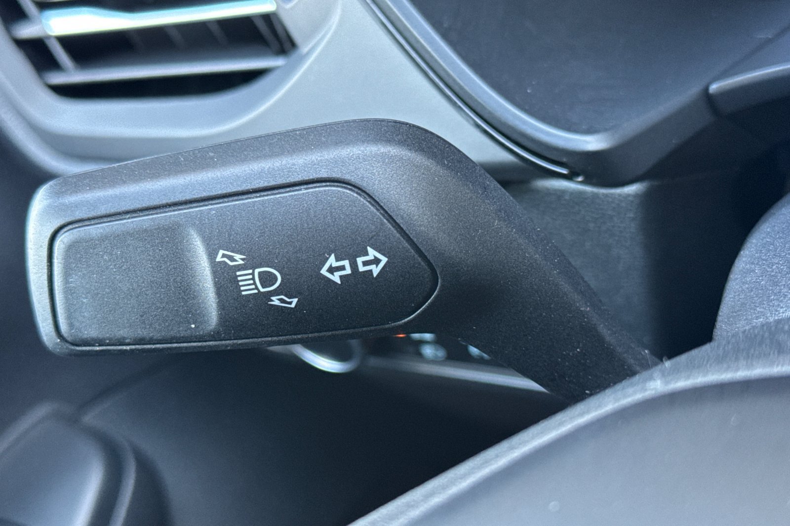 Used 2025 Ford Escape ST-Line FWD image 36