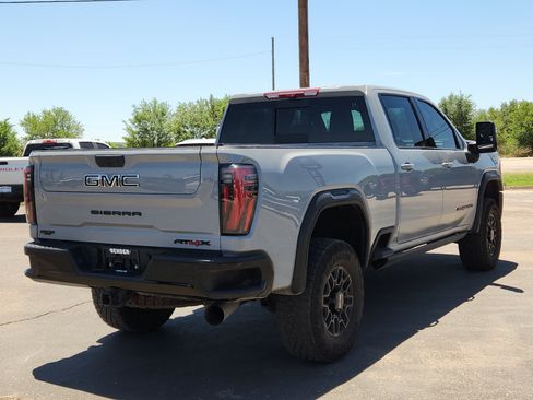Used 2025 GMC Sierra 2500 AT4X AWD/4WD image 4