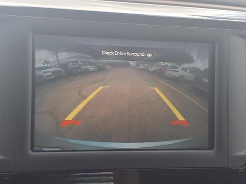 Used 2023 Chrysler Voyager LX FWD image 4