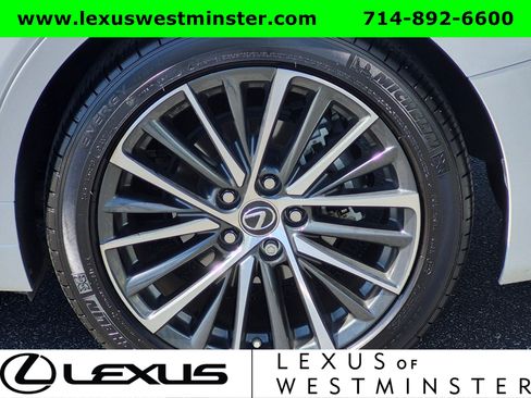 Used 2025 Lexus ES 300h w/ Premium Package FWD image 13