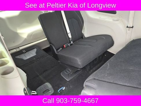 Used 2020 Chrysler Voyager L FWD image 11