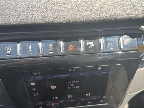 Used 2023 Jeep Grand Cherokee Altitude AWD/4WD image 19