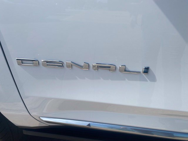 Used 2022 GMC Yukon Denali w/ Denali Premium Package RWD image 2