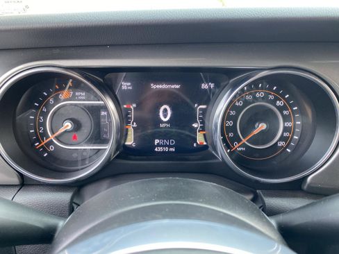 Used 2022 Jeep Wrangler Unlimited Sahara w/ Cold Weather Group AWD/4WD image 23