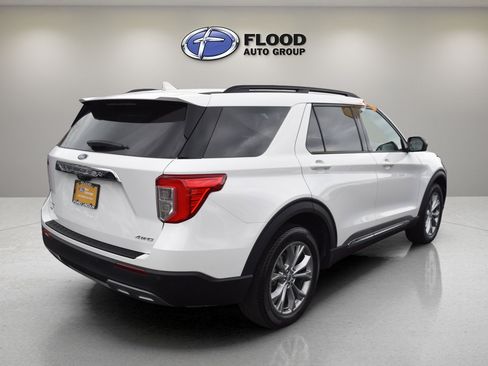 Used 2023 Ford Explorer XLT w/ Equipment Group 202A image 4