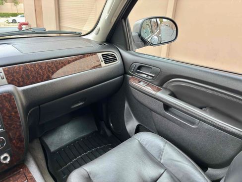 Used 2011 GMC Yukon Denali AWD/4WD image 17