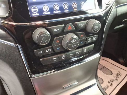 Used 2020 Jeep Grand Cherokee Limited image 20