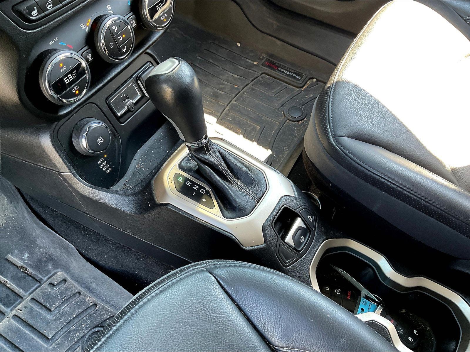 Used 2016 Jeep Renegade Limited AWD/4WD image 18