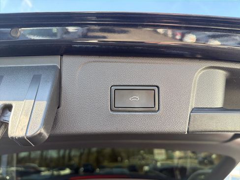 Used 2023 Volkswagen Atlas SE image 12