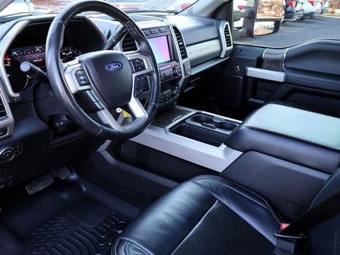 Used 2019 Ford F250 Lariat w/ Chrome Package image 3