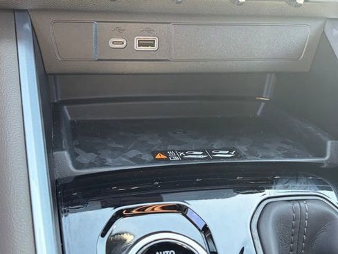 Used 2025 Chevrolet Colorado ZR2 w/ Technology Package image 17