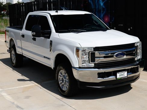 Used 2019 Ford F250 XLT w/ Snow Plow Prep Package AWD/4WD image 19