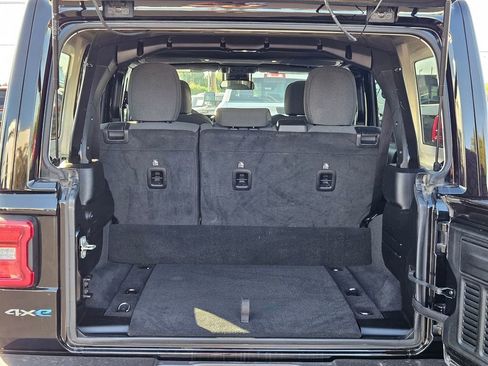 Used 2024 Jeep Wrangler Unlimited Sahara image 30