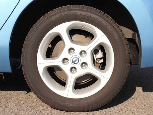 Used 2013 Nissan Leaf SV w/ LED & Quick Charge Pkg FWD image 9