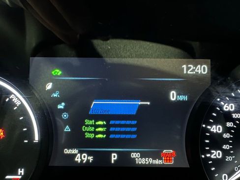 Used 2025 Toyota Sienna LE image 24