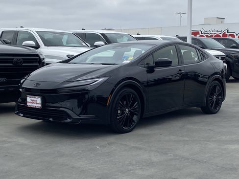 Used 2025 Toyota Prius FWD image 6